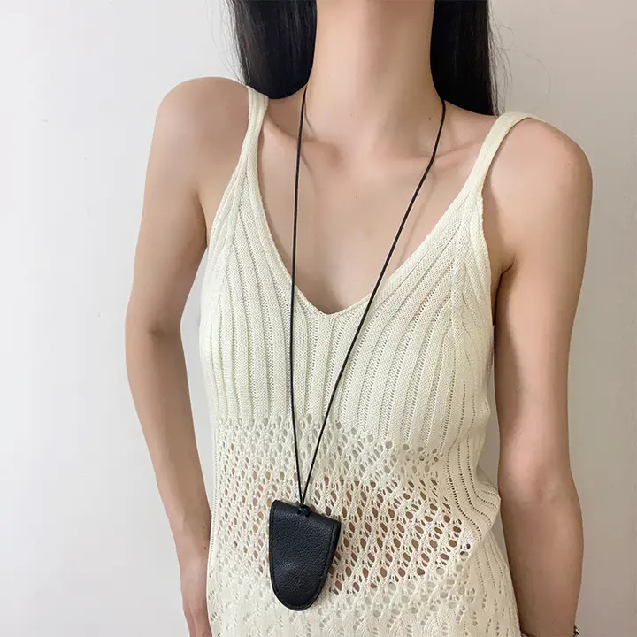 革製ネックレス【マグネット付き・眼鏡クリップ・ロングデザイン・アクセサリー】