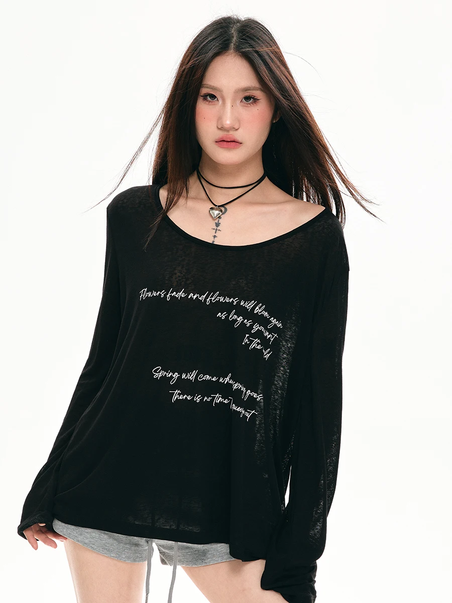 ロゴプリントの長袖Tシャツ【夏用・薄手・フィット・ブラック・中長丈・UVカット】