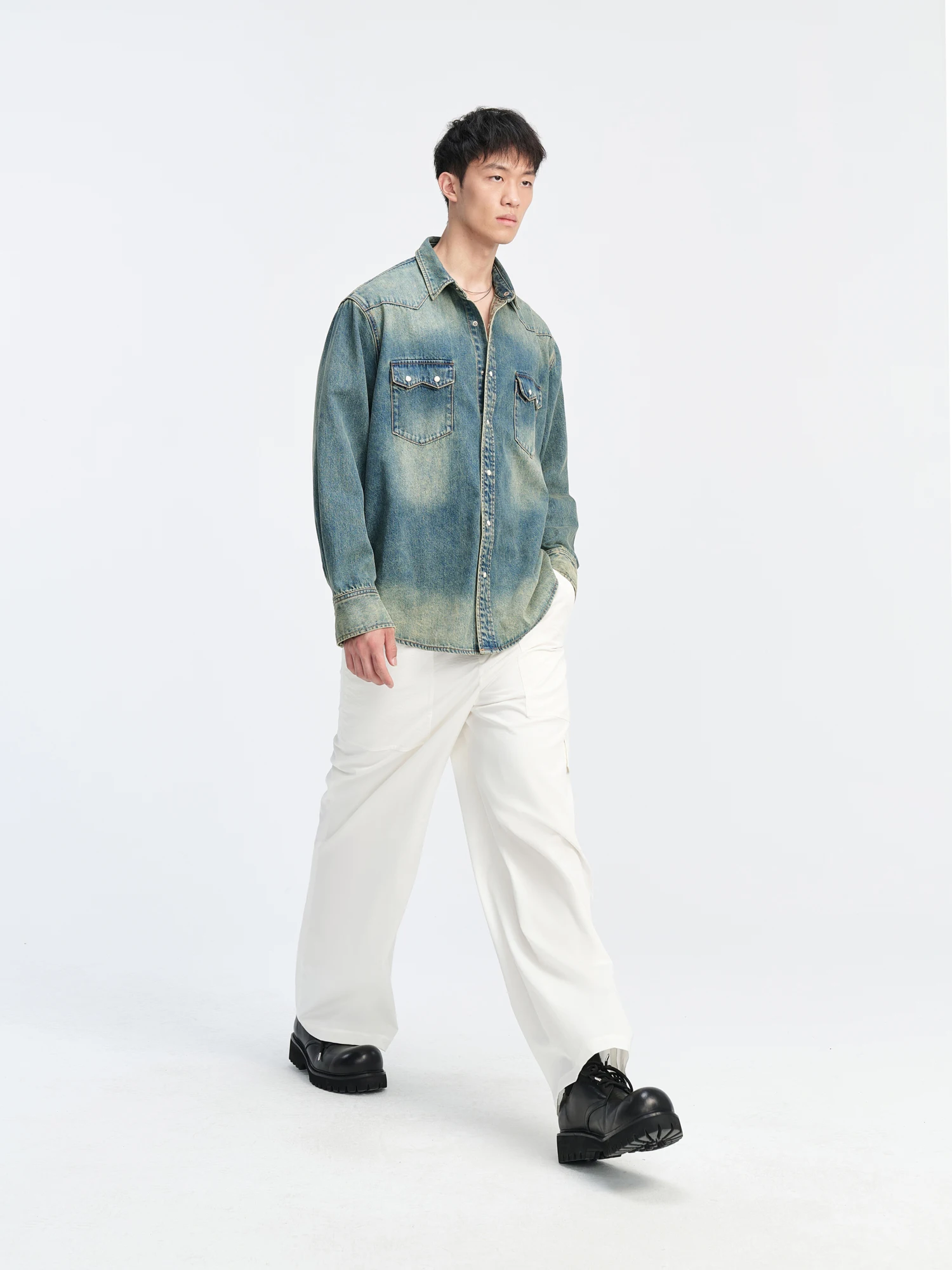 デニムTシャツを選びながらも、なぜ「綿100%のルーズフィット」が今、私たちの日常に必要なのか？