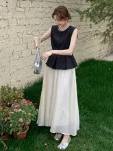 黒のノースリーブウエスト絞りトップスと白のハイウエストスカート【上品な女性向け・絶妙なコーディネート】（セットアップ対応）
