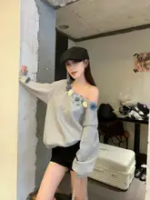 秋季にぴったりな立体花デザインのゆったりフィット長袖トップス【斜め肩デザイン・女性用】