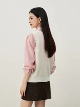 全羊毛使用の波浪模様刺繍ノースリーブニットベスト【女性用・ワッフル編み】