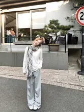デザイン性のあるVネックニットセーター【春用・ホワイト・快適・コーディネートしやすい】