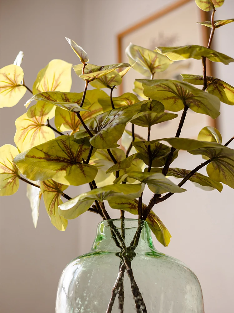 リアルなハスの葉の造花：寄せ植え室内で空間を彩る自然感の実現