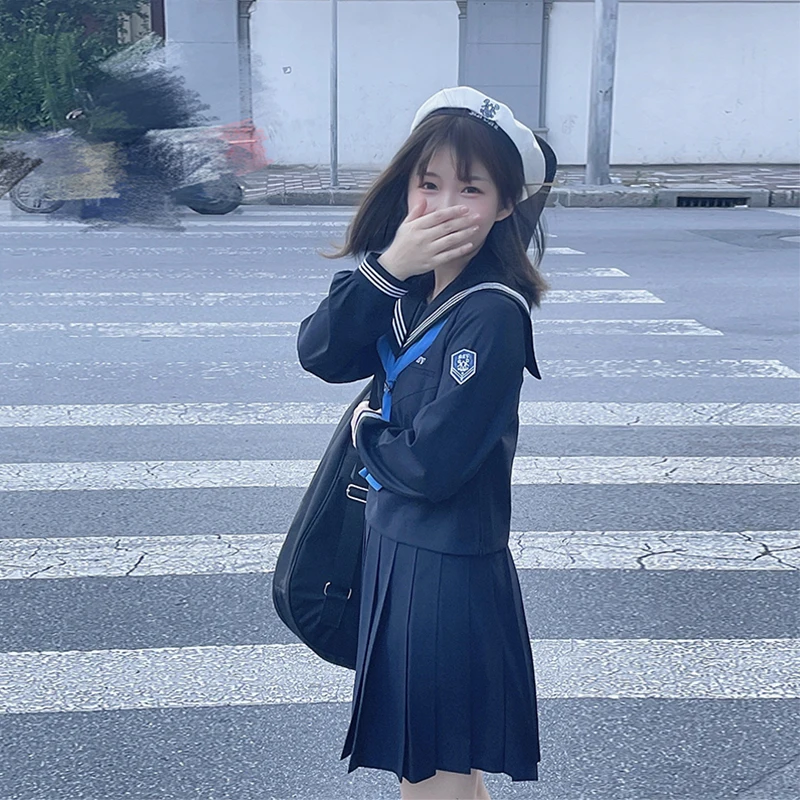 セーラーカラーで失敗しないファッションは？