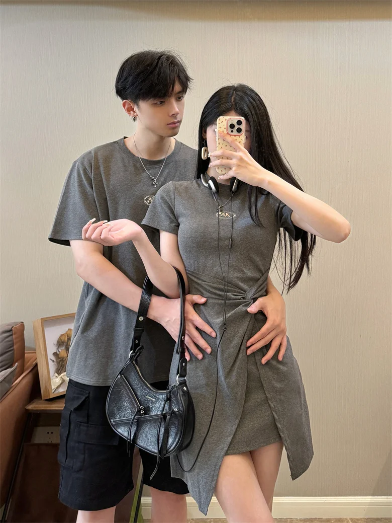 6月後半に着る「きれいな服装」はどうやって選ぶ？——夏の初めにぴったりな、不規則デザインのペアコーデが解決する