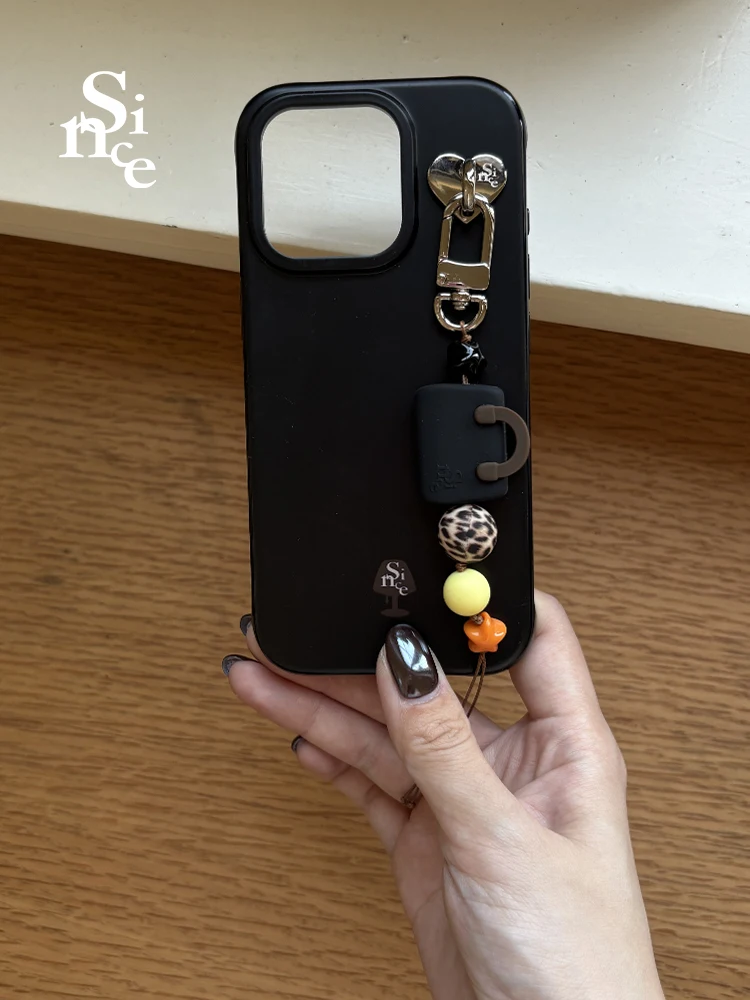 シリコンビーズで作れるミニバッグチャーム：ハンドメイドデザインのスマホ装飾品