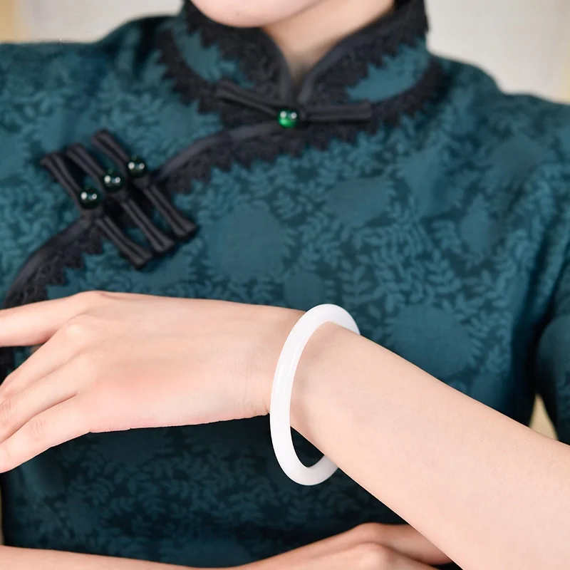 amber jade とは？ホワイトジェイド風のブレスレットがもたらすリアルな効果とは