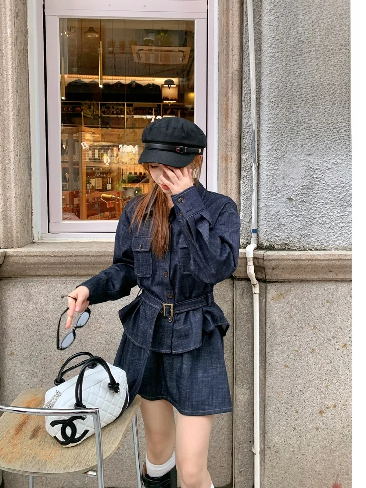 おしゃれな衿付きシャツとフレアスカートの秋用ツーピース：百貨店で手軽に購入可能な女性向けファッションセット