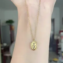 18Kゴールドメッキ ダイカットペンダント ネックレス【上品なデザイン・鎖骨アクセント】