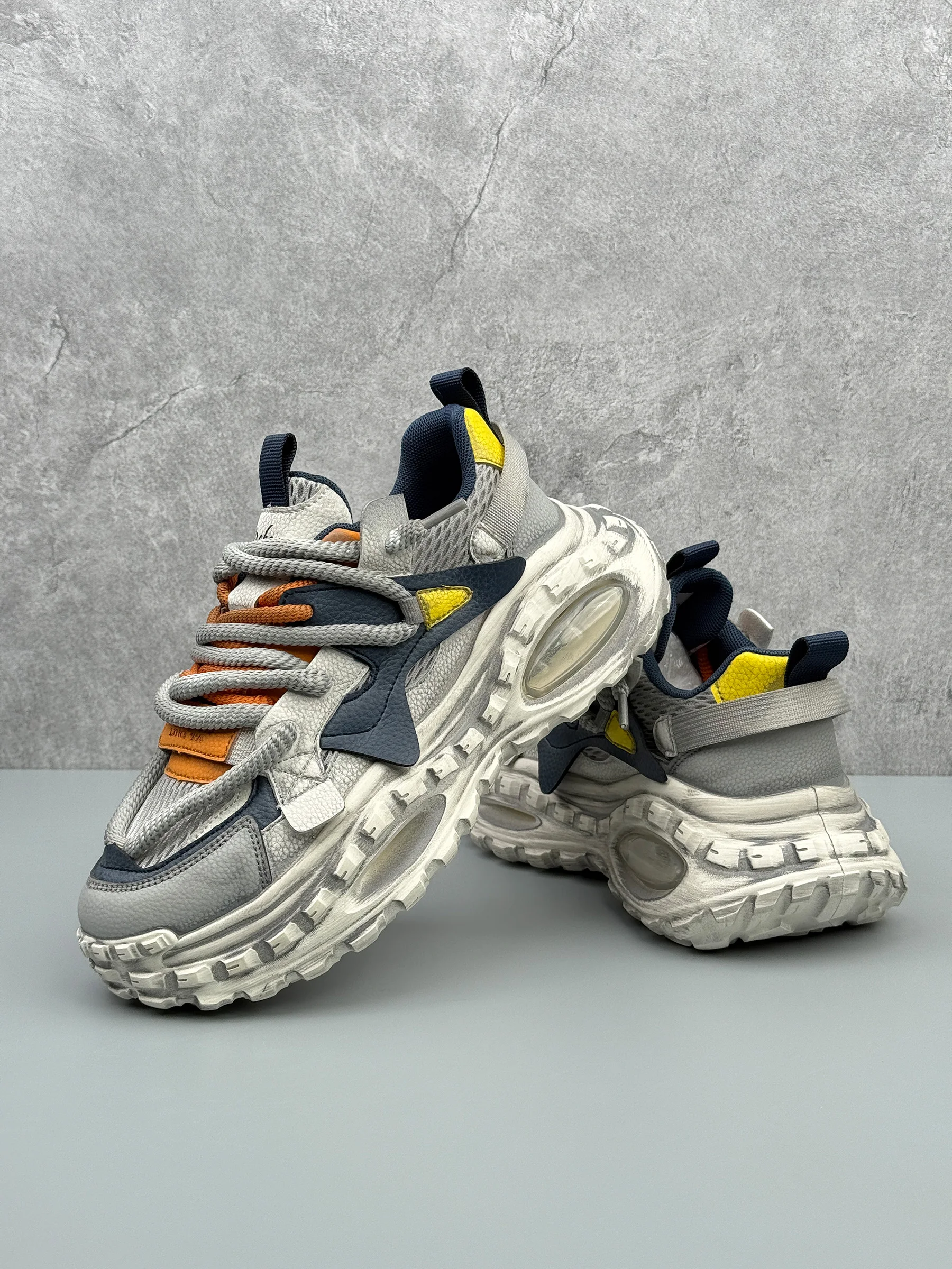 90s hiphop スニーカーのレトロスタイルを再現するヴィンテージ風メンズスニーカー