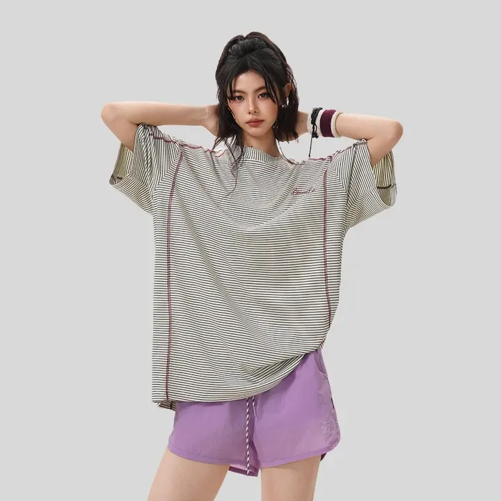ストライプデザインのユニセックス半袖Tシャツ【フィット・カジュアル・夏用・デコレートデザイン】（セットアップ対応）