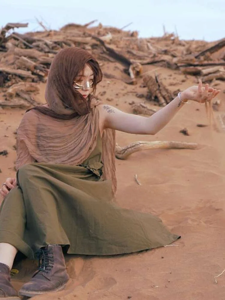 エスニックデザインのスカーフ：民族風のリネン素材で季節を彩る