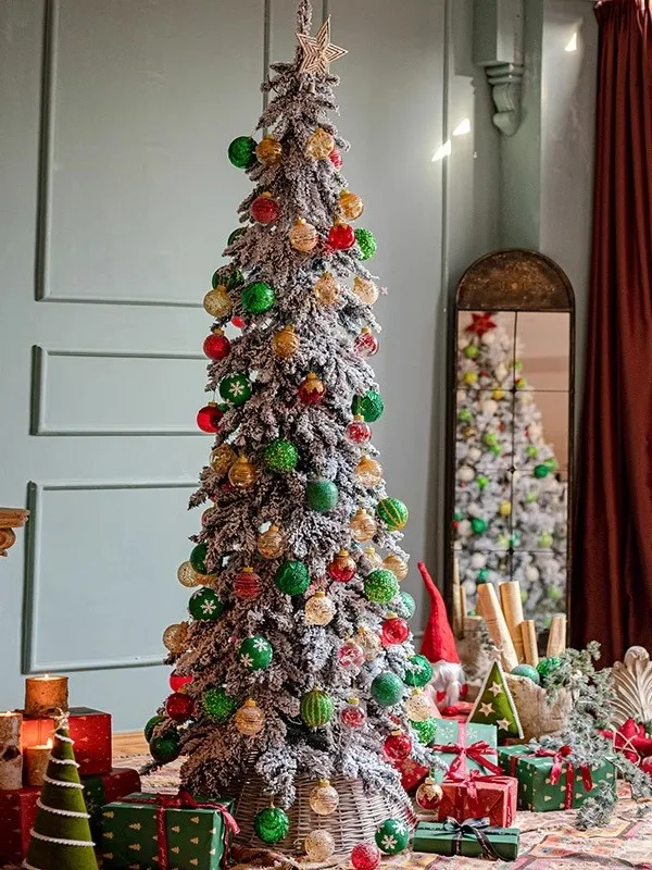 豪華な大型クリスマスツリー装飾品：職場での祝祭雰囲気を創出するための設置対応セット