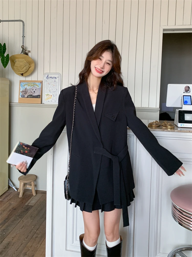 忘年会に着て行く服は、本当に「気品あるジャケット」で決める？