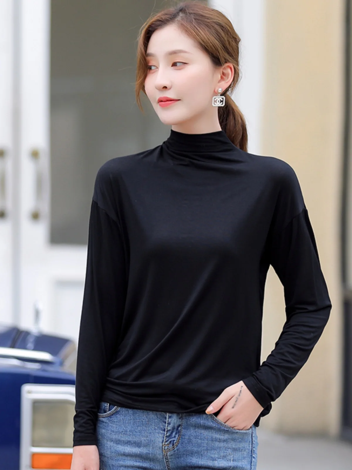 ユニクロ コーデ 失敗しない選び方 | モダールTシャツで完成する通勤・夏リラックスコーデ