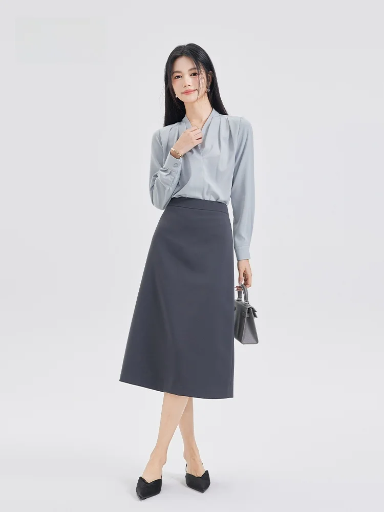 40代の研修にふさわしい服装は、シンプルで通気性の高いタイトスカートがベスト？