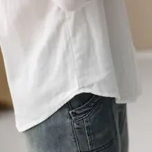 快適なコットンの白い女性用シャツ【春秋用・ゆったりしたデザイン・長袖】