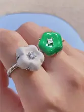 エナメル加工のファッションリング【シンプルデザイン・個性的なダイヤモンド装飾・花モチーフ】