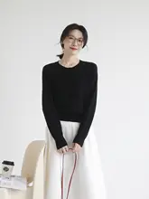 シンプルなデザインのブラックカーディガン【春秋用・ウールニット】