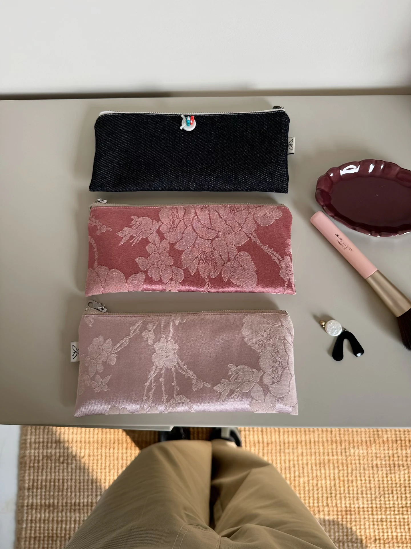 平成 懐かしい筆箱 とは？ピンクサテン製刺繍長型収納ポーチの実際の使い勝手と特性