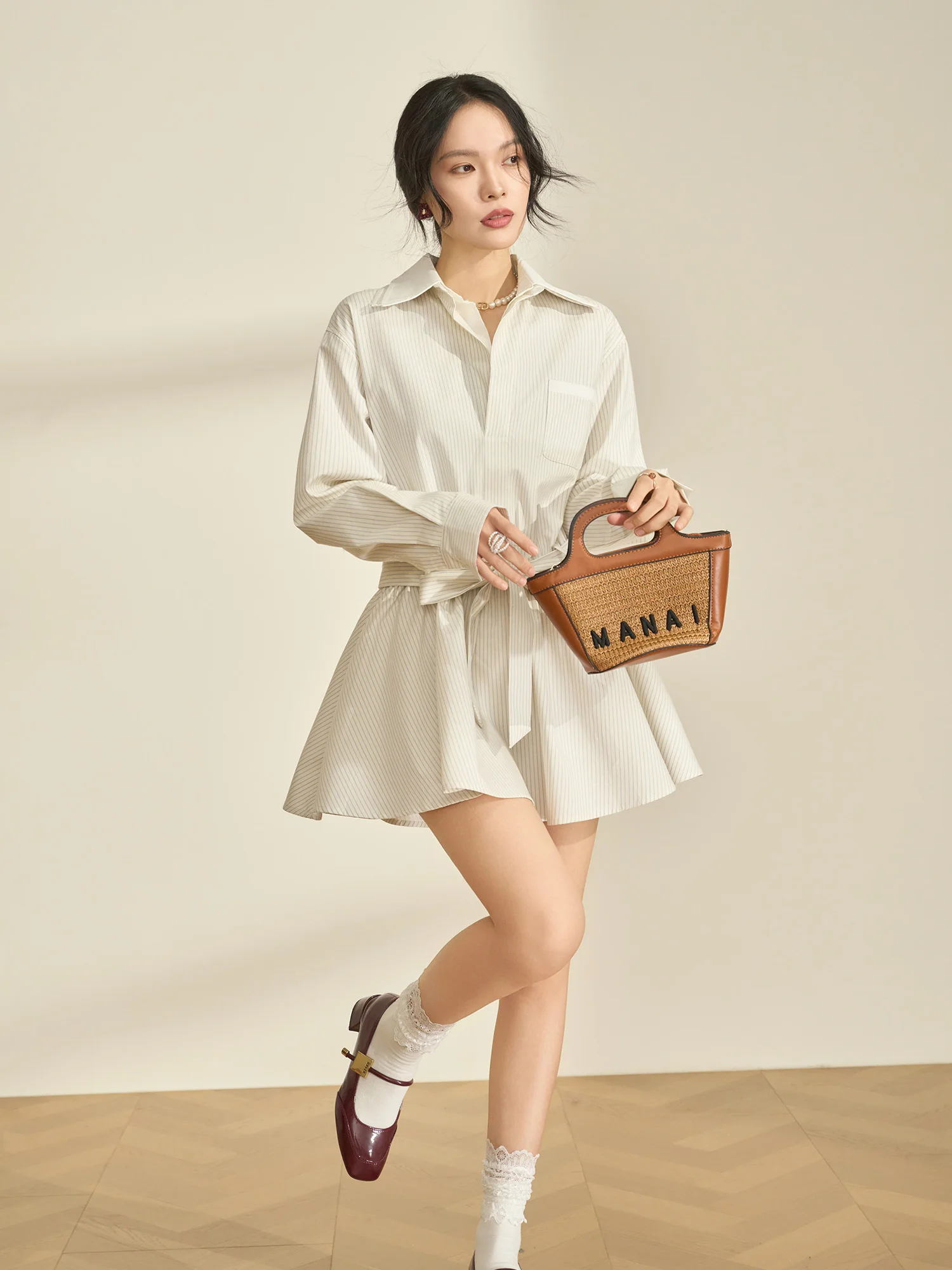 四月下旬に着るべき服装は？流れるようなシルエットのワンピースが解決する理由