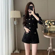 秋のトレンド！スタイリッシュなフレンチ風トップスとショートパンツ（セットアップ対応）