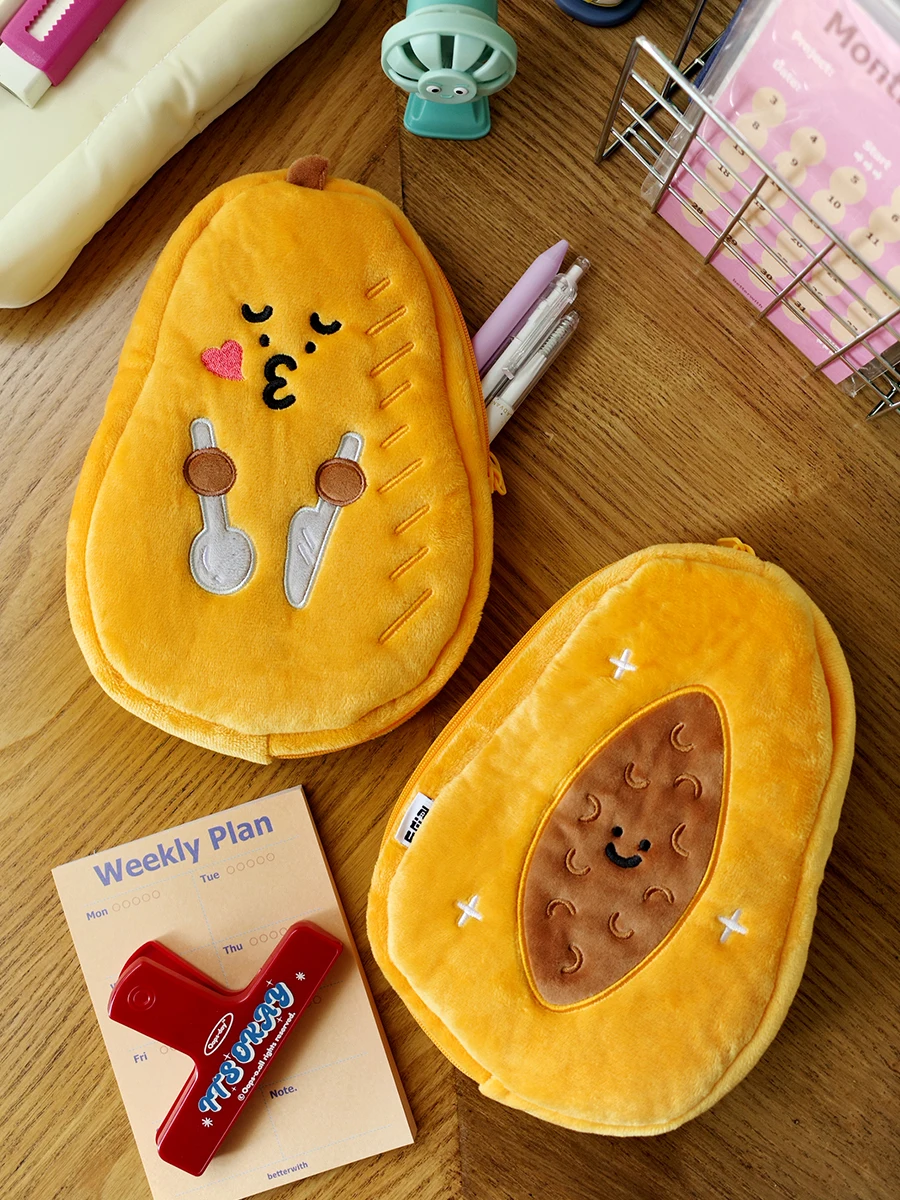 可愛い木瓜デザインの毛Plushペンシルケース：昔の筆箱女子が選ぶ、学生用大容量収納の実用性