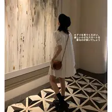 春の装いにぴったり！V型リボンデザインのシャツワンピース