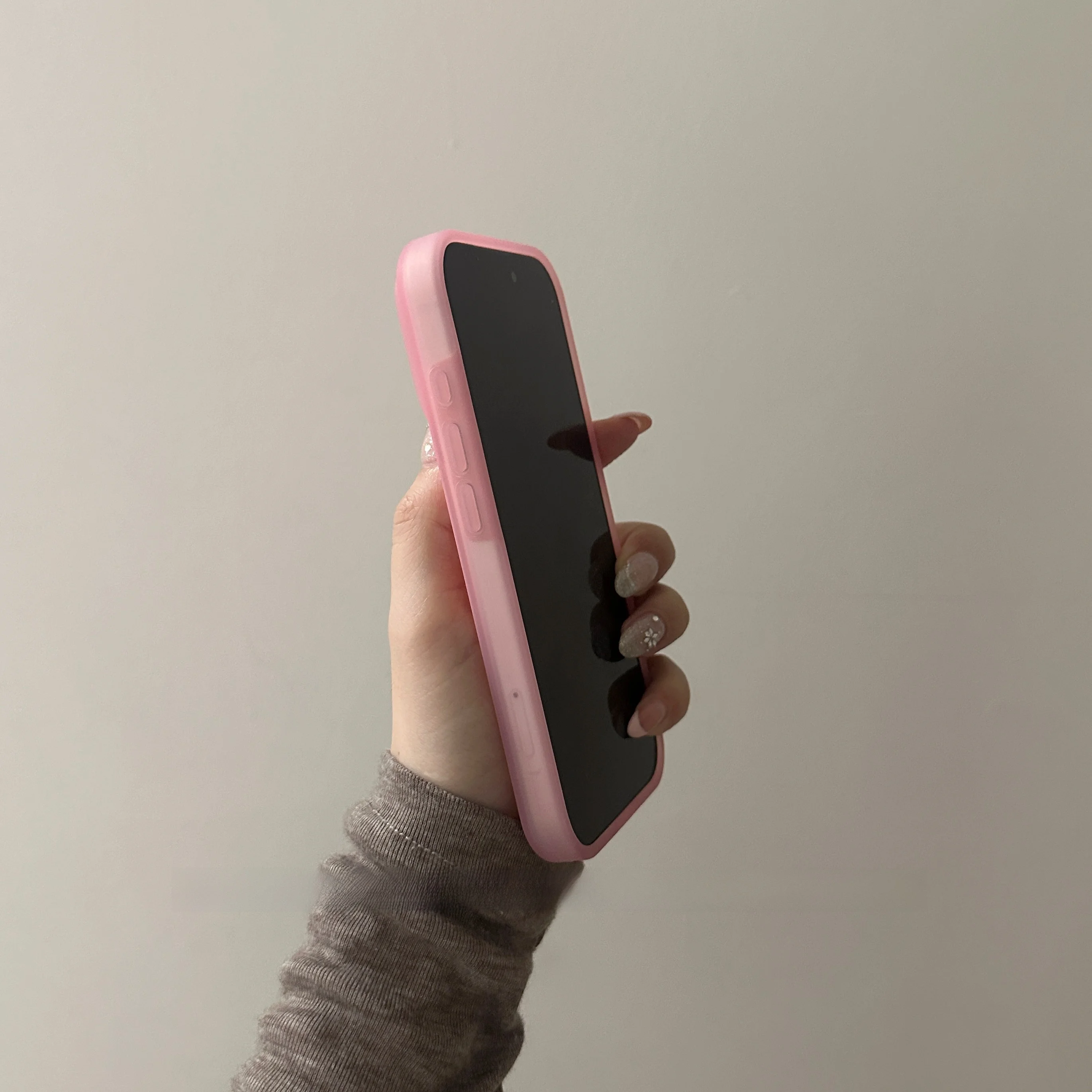 ピーチピンク液体シリコン製iPhoneケース：カード入れ付きで通勤シーンに最適な保護機能を実現