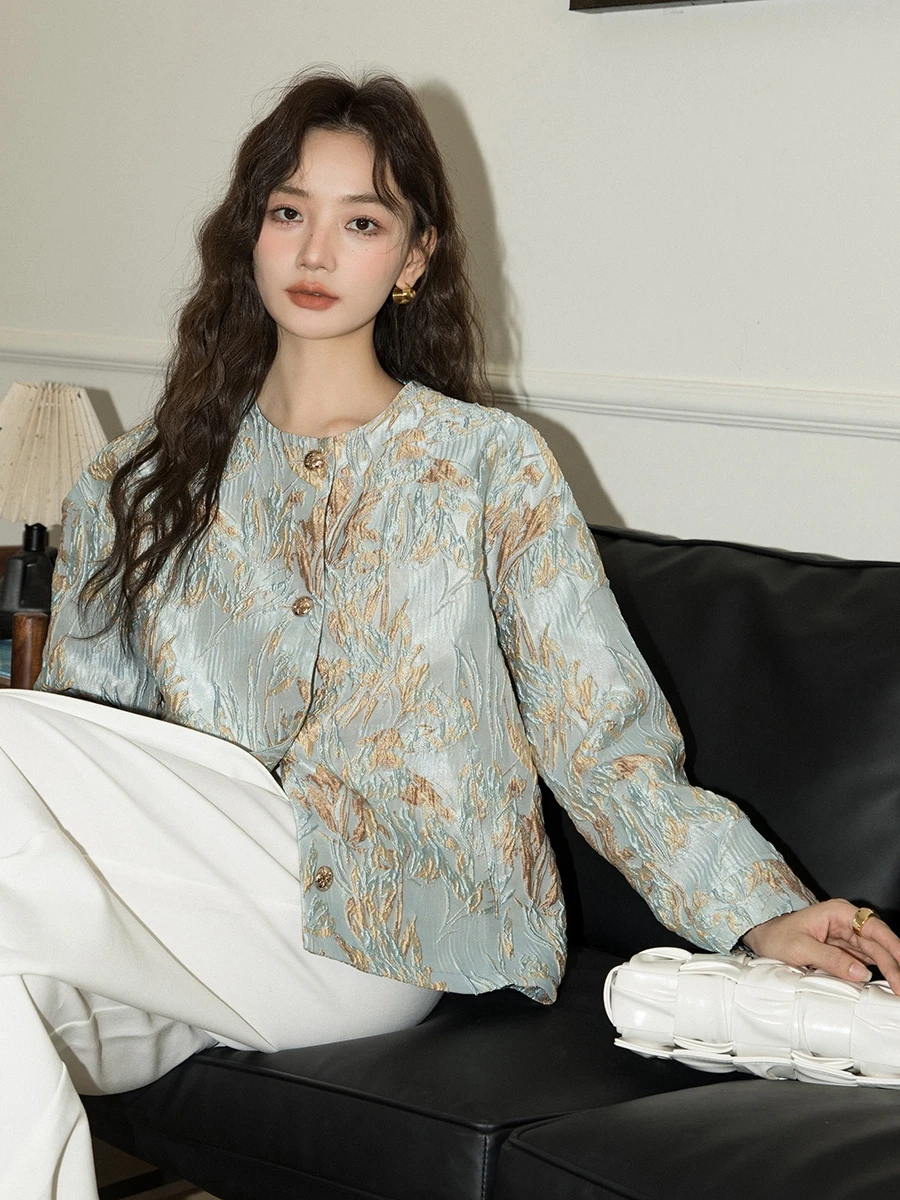 4月の服装50代にぴったりなアウターは？中式風の刺繍コートが解決する季節感の悩み