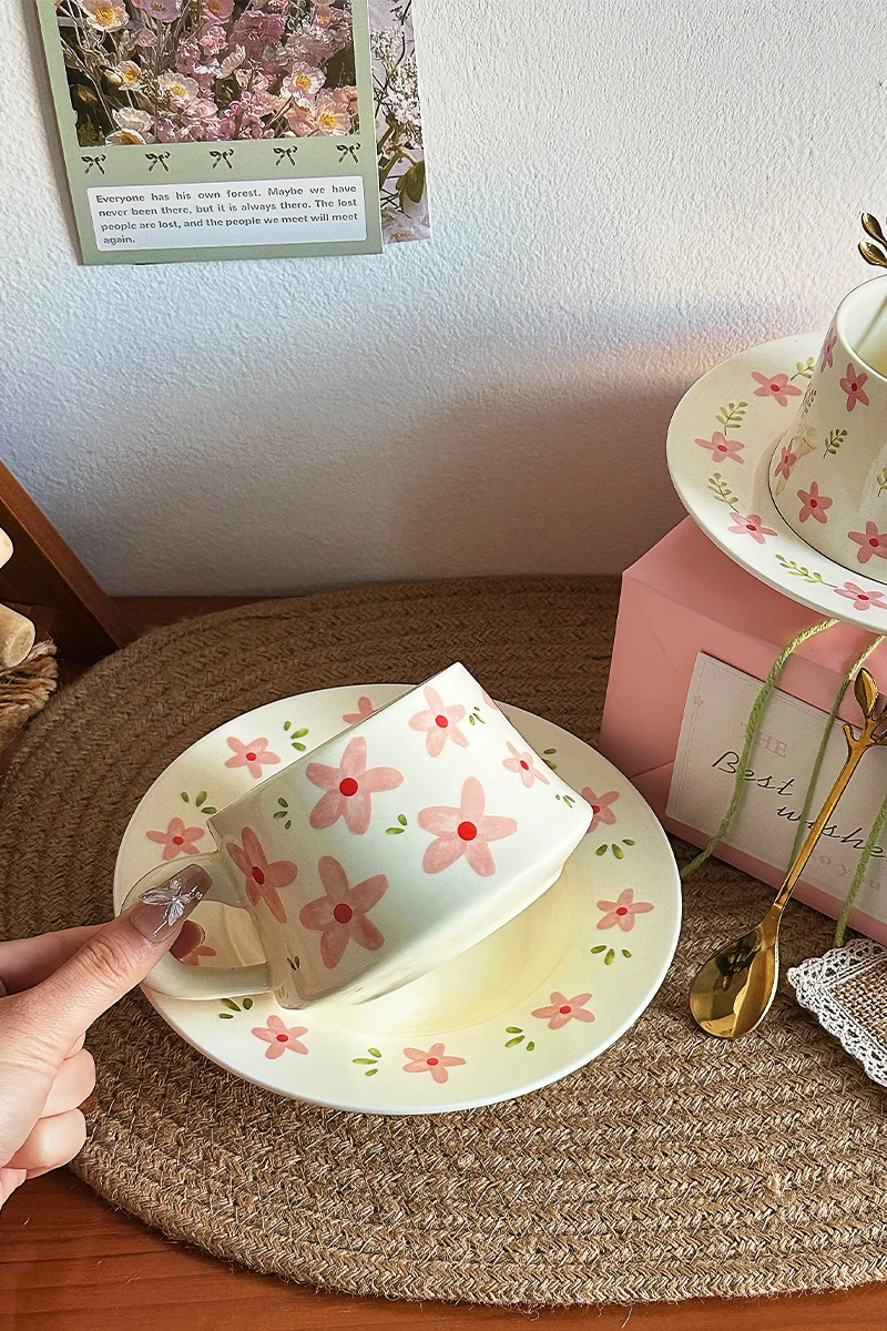 高級感ある陶器製コーヒーカップ＆ソーサー【贈り物に最適・ギフトボックス入り】