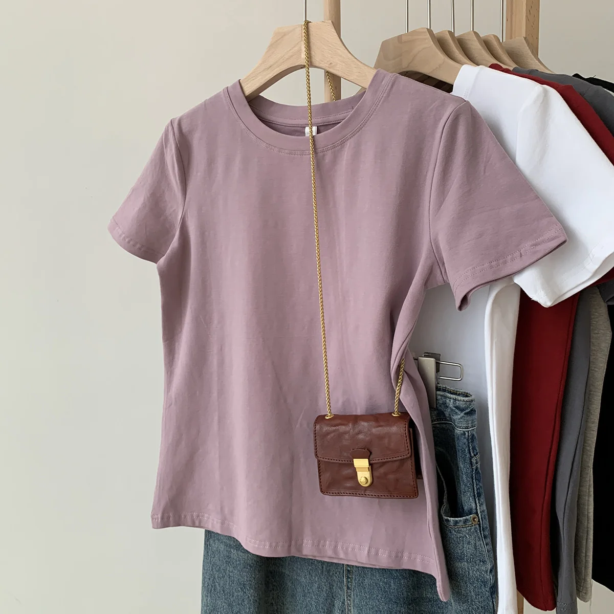 7部袖Tシャツはどう選ぶ？通勤から夏の日常まで、本当の使い勝手を知る
