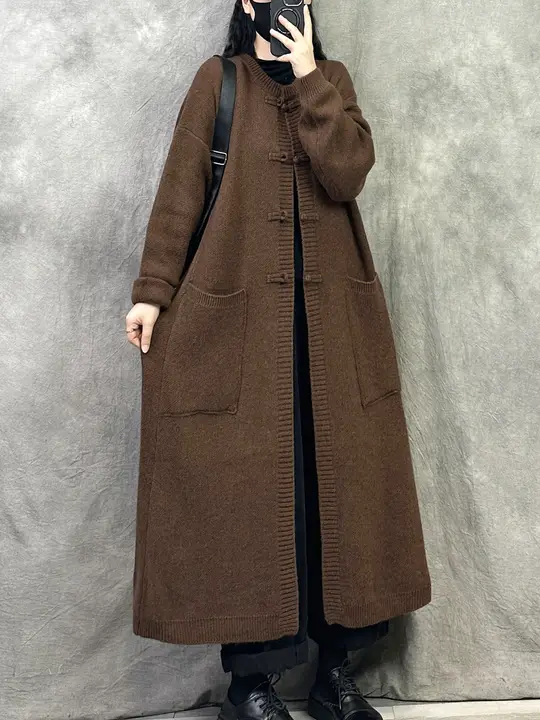 クラシックなデザインの中長丈ニットカーディガン【女性用・ゆったりサイズ・厚手】（セットアップ対応）