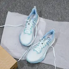 ランニングシューズ【女性用・プロフェッショナル競技用・軽量・通気性】