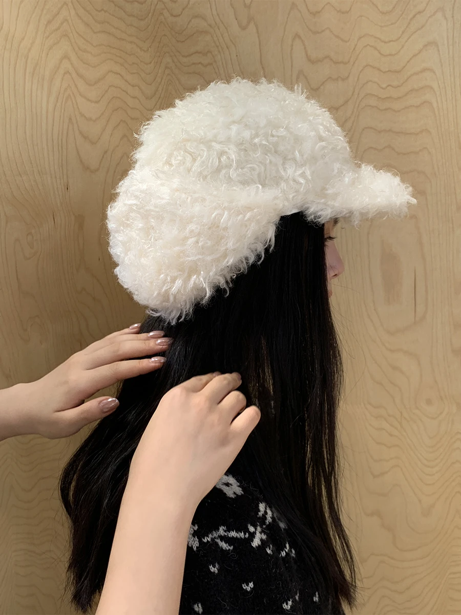 ふわふわの耳あて付きフライトキャップ：冬季通勤に最適な保温性と柔らかさのバランス
