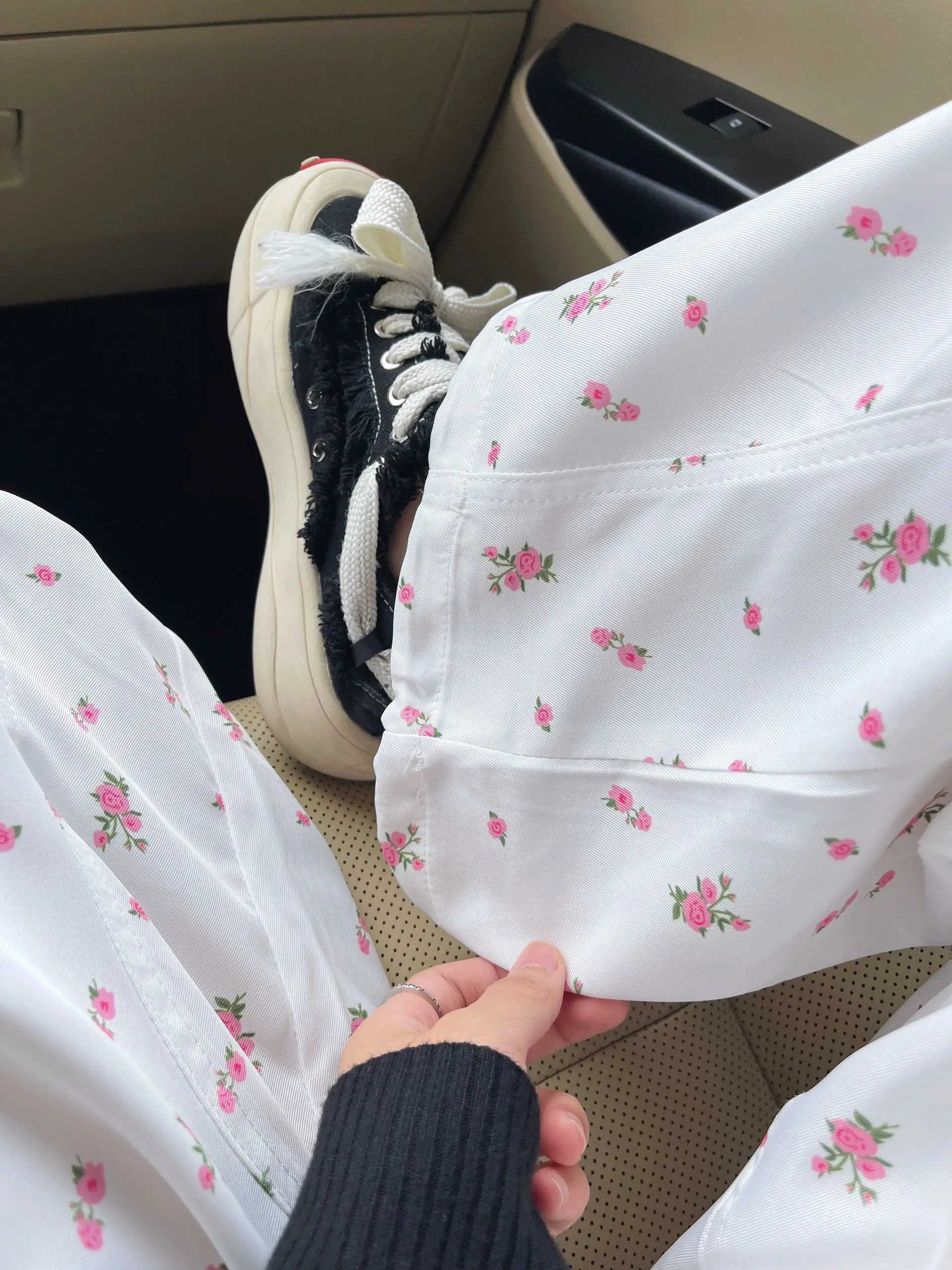 パンツ jk は本当に夏に着るべきなのか？高身長向けのフラワープリントワイドパンツが解決するリアルな悩み