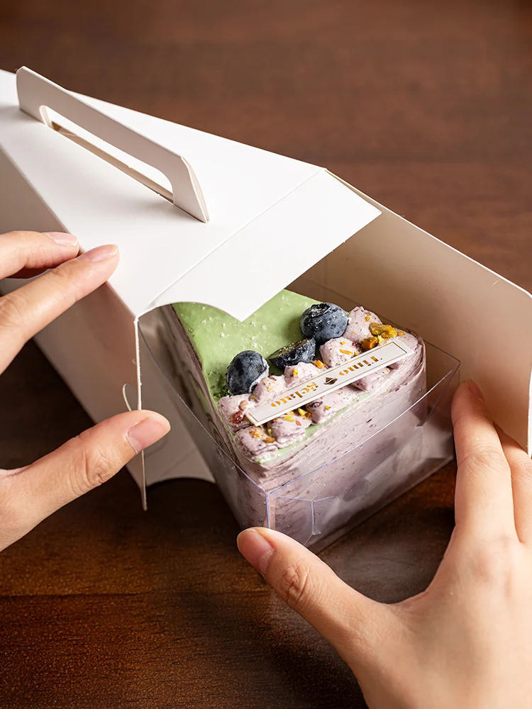 持ち運び可能な三角モスボックスで、おしゃれなケーキパッケージを実現する方法