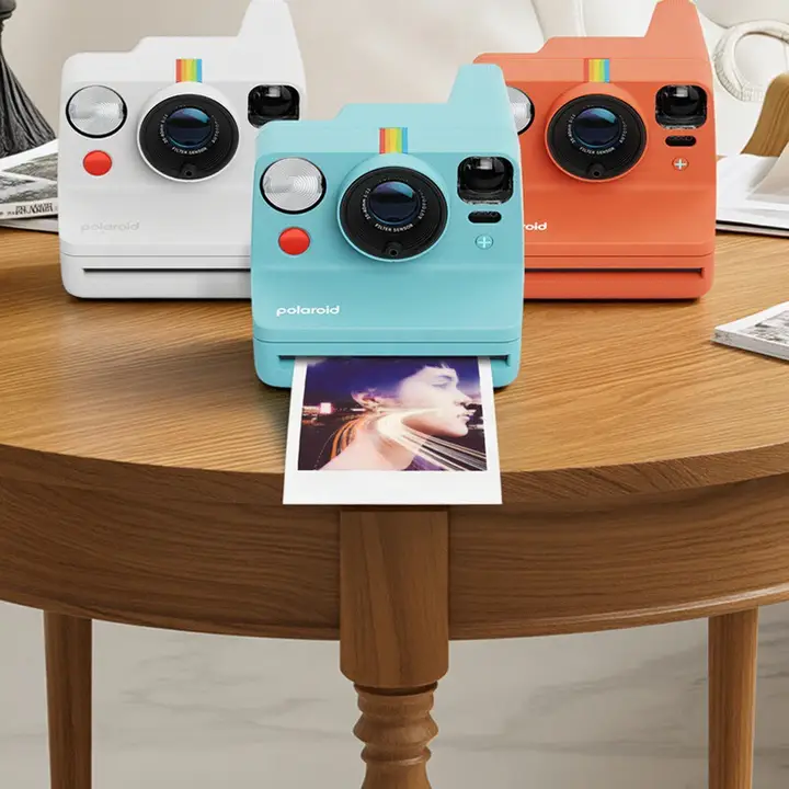 復刻デザインのインスタントカメラ【Polaroid NOW+Gen3用・フィルム付き】