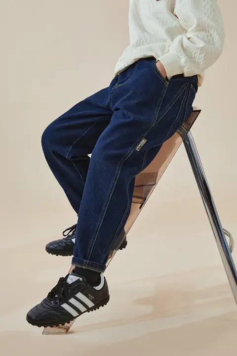 男の子用デニムパンツ【春秋向け・ゆったりしたフィット・カジュアルデザイン】