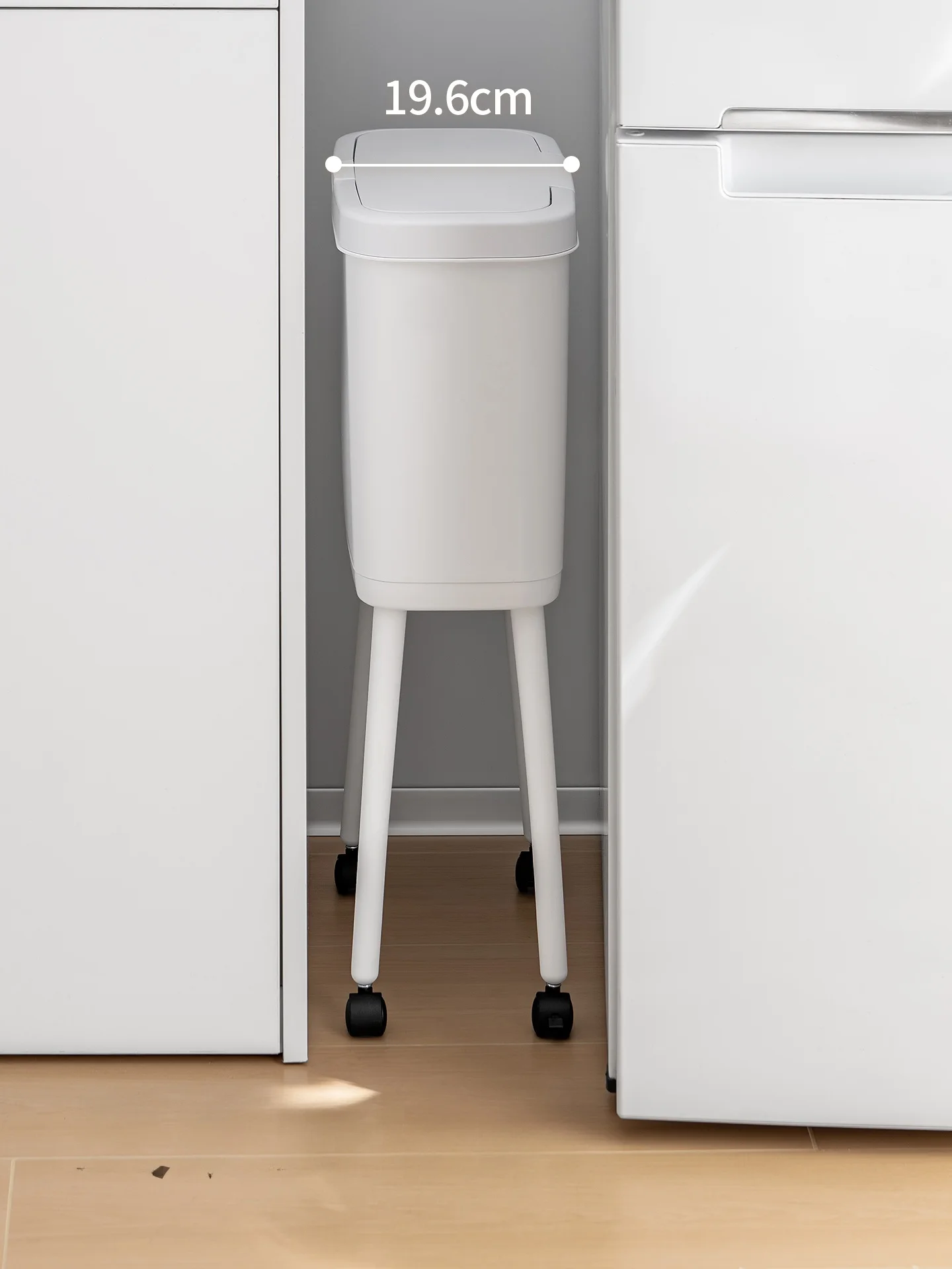 キッチン卓上ゴミ箱のデザイン性と実用性：Lazy Corner 15L フタ付き高脚タイプの評価