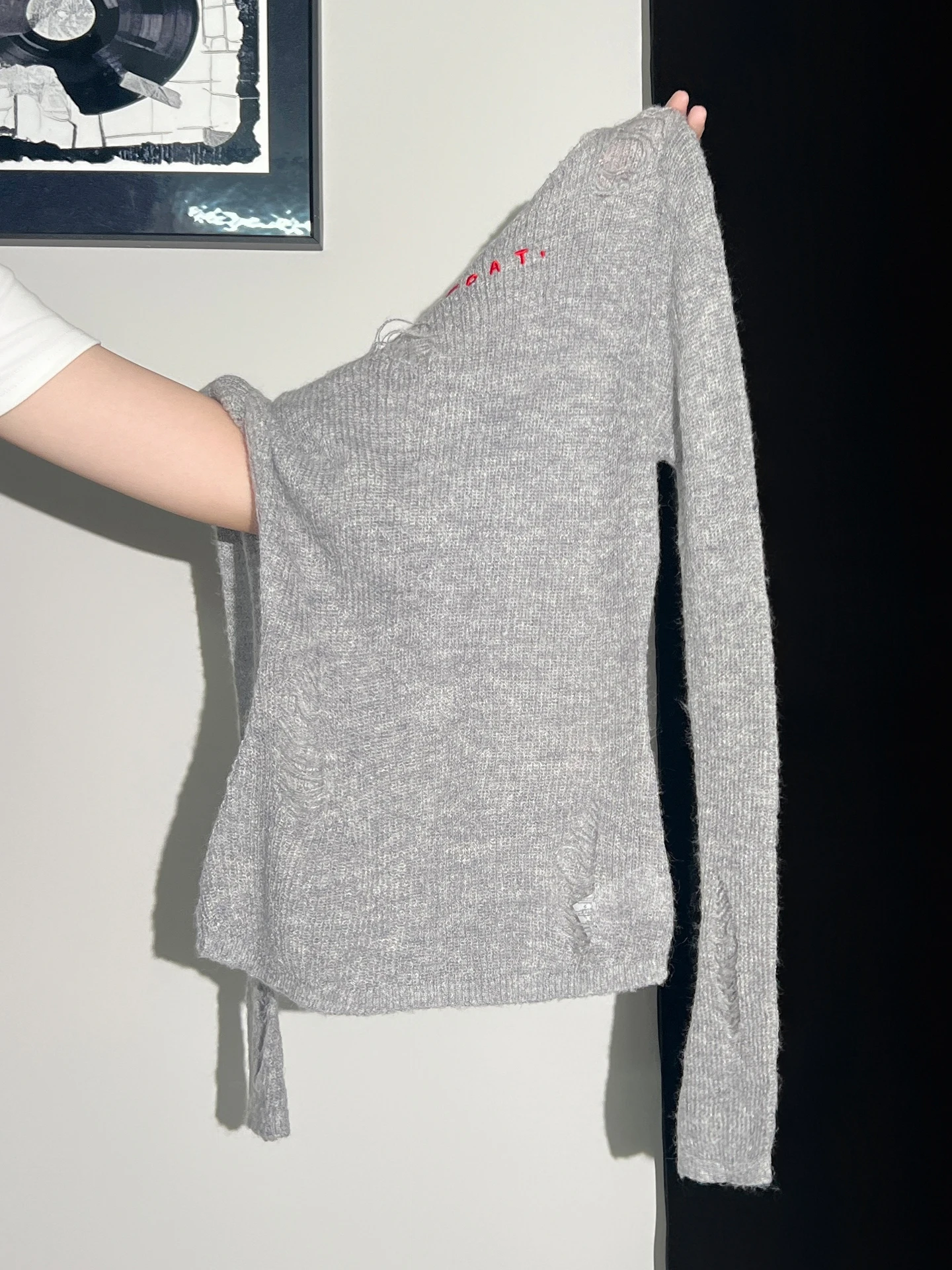 レースタートルネックとは？通勤風の修身型ニットTシャツの実際の使い方と特徴