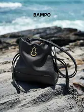 BAMPO 本革製ショルダーバッグ【柔らかい斜め掛け・バケットバッグ・福結びデザイン】