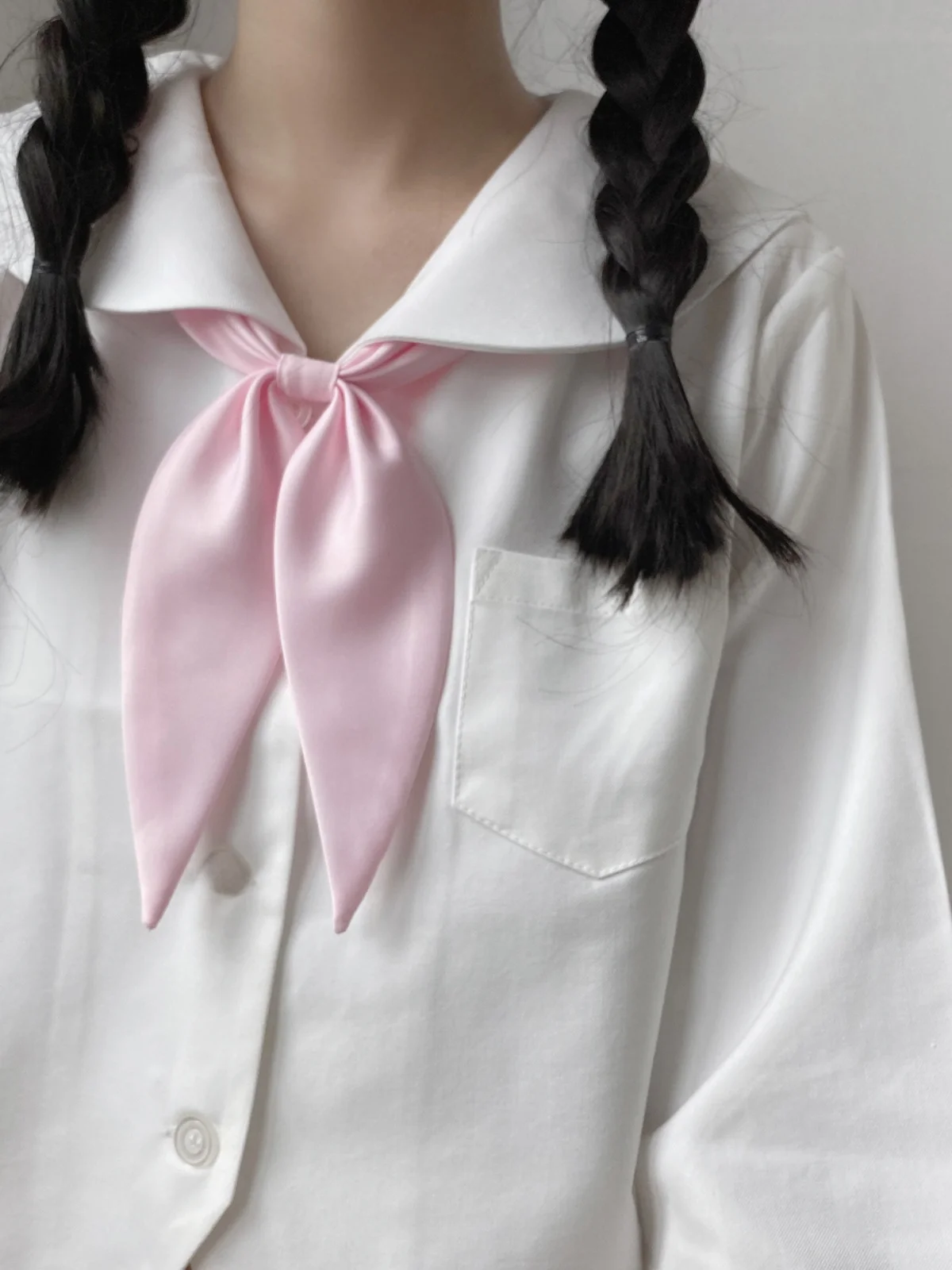 頭にバンダナ どうやってつける？無地の三角巾が通勤と日常を救う理由
