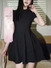 Avenement レディース 半袖ニットワンピース【ウエスト絞り・Aライン・フレアデザイン・シンプルな黒】