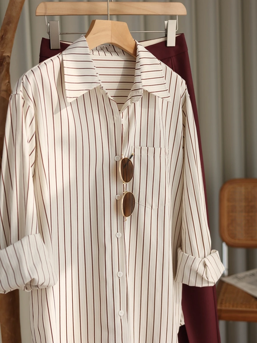 大人可愛い服 50代コーデに最適な春用コットンストライプシャツ