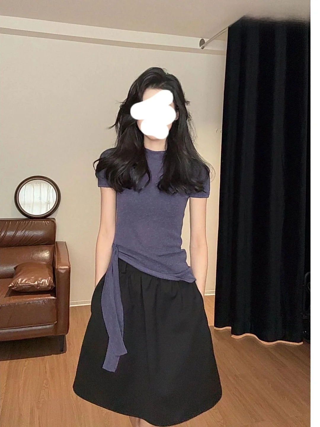 紫色のハイネックショートスリーブTシャツ：20代女性の日常通勤スタイルに最適な通勤風ベーシックトップス