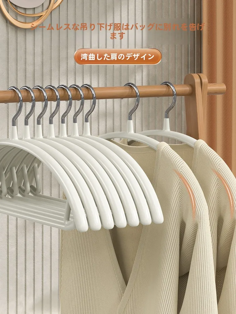 ハンガー 家庭用 滑り止め 目立たない 高級感のある 収納：衣類収納の大容量・高級感を実現