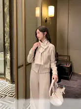 おしゃれなデザイン！秋冬用スカーフ付きトップスとパンツのコーディネート（セットアップ対応）