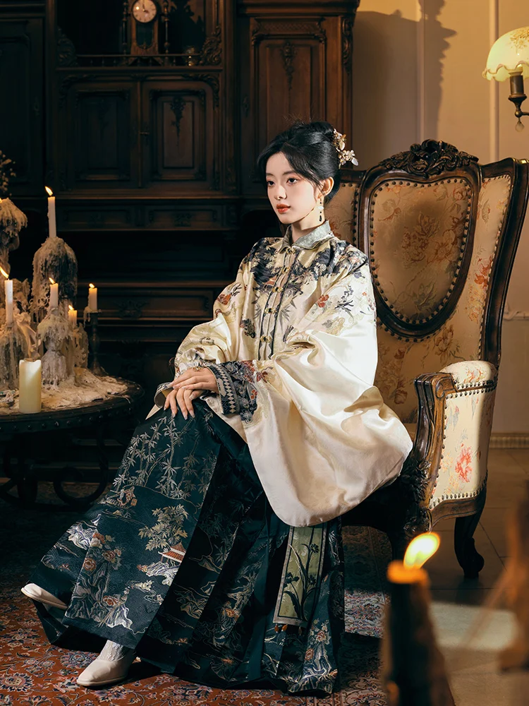 服が清楚になるには、デザインと素材のバランスが鍵！？